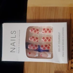 24 Piece Press on Nail Set